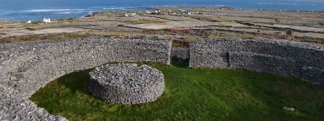 Oughill Lighthouse and Du’n Eocha
