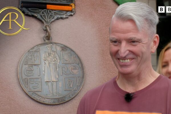 1916 Rising Service Medals Price Evaluation Leave Everyone Speechless | Antiques Roadshow UK